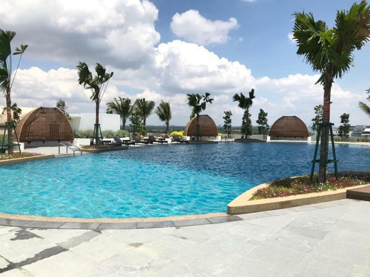 Almas Suites Puteri Harbour Nusajaya  Exterior foto